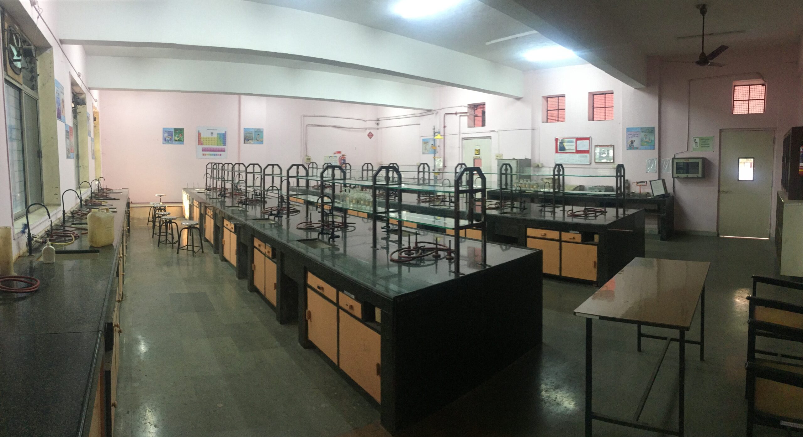 Pharmaceutical Chemistry Lab